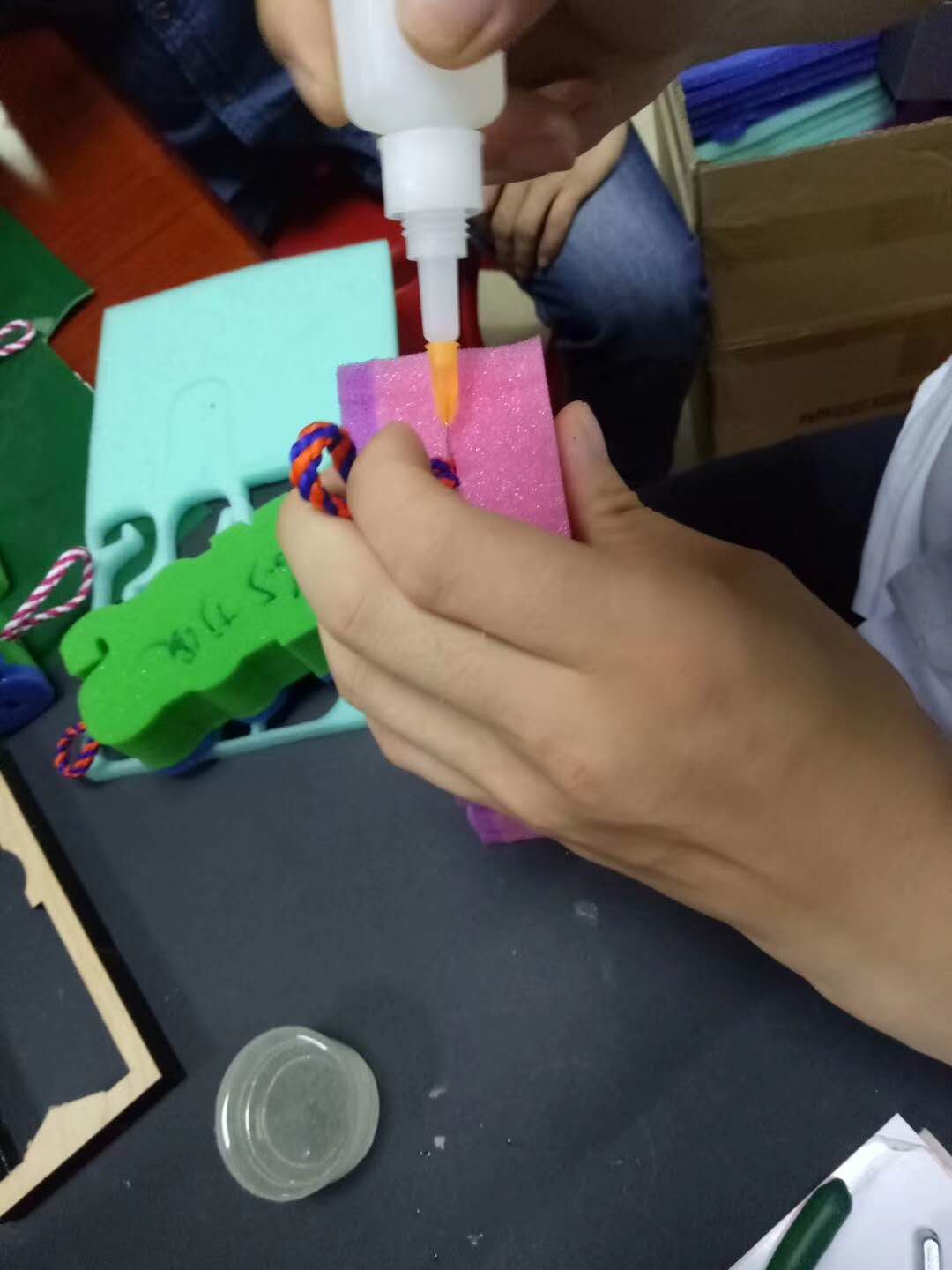 海綿用什么膠水粘 海綿用什么膠水粘